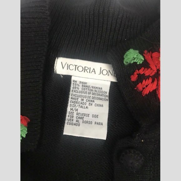 Victoria Jones Christmas Sweater Caridgan - Picture 7 of 8